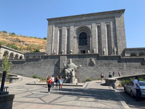موزه ماتناداران ایروان؛ گنجینهای از تاریخ و فرهنگ ارمنستان