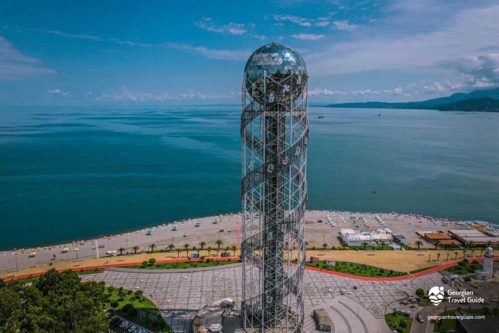 برج الفبت باتومی؛ تلفیق حروف، هویت و معماری در ساحل دریای سیاه