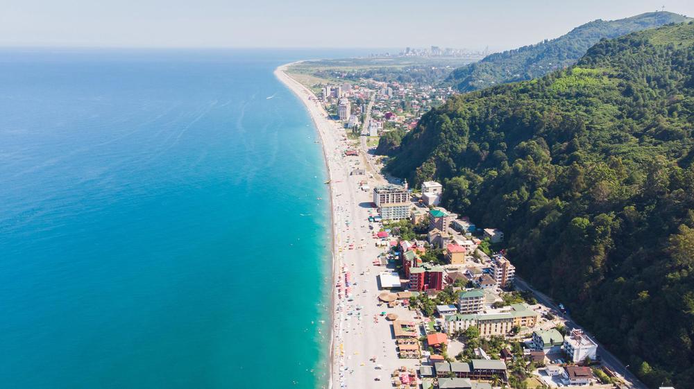 ساحل کواریاتی (Kvariati Beach)